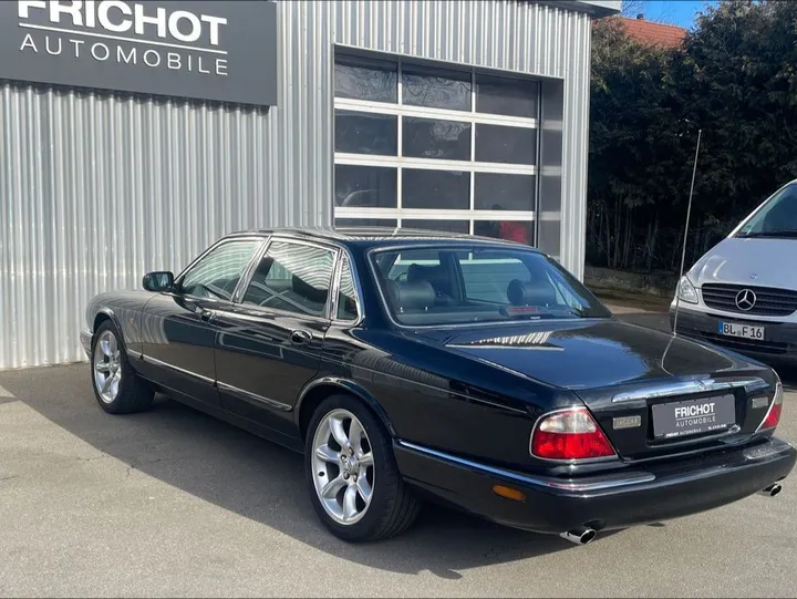 Jaguar XJ8