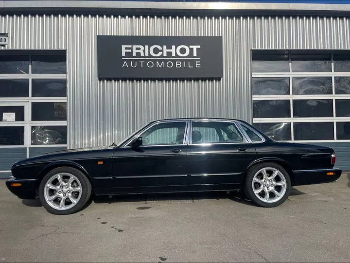 Jaguar XJ8
