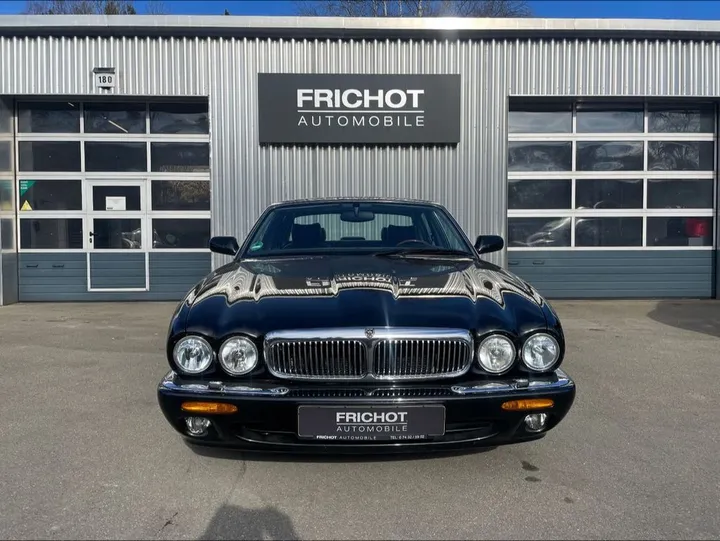 Jaguar XJ8