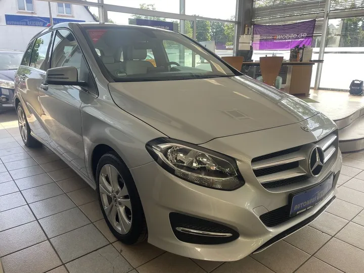 Mercedes-Benz B 180