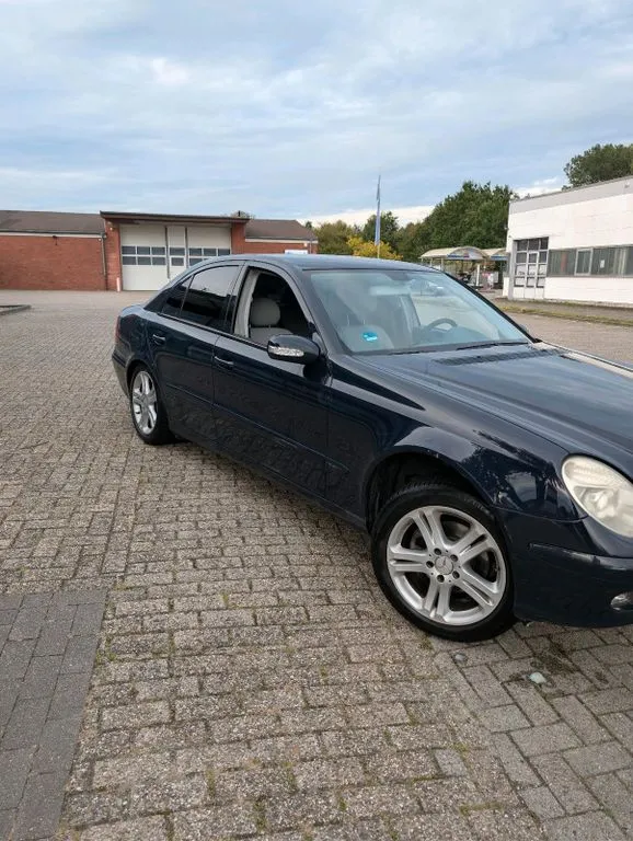 Mercedes-Benz E 200