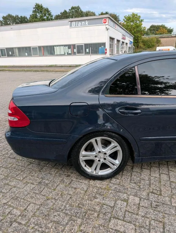 Mercedes-Benz E 200