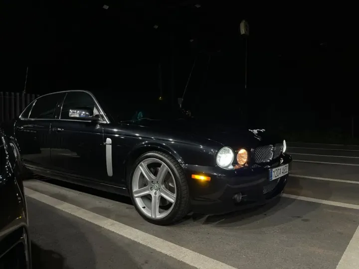 Jaguar XJ