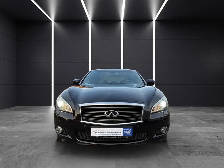 Infiniti Q70