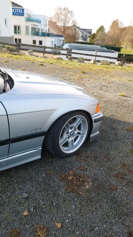 BMW 323