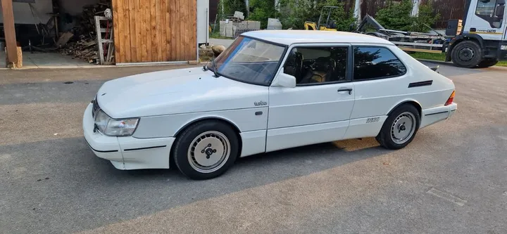 Saab 900