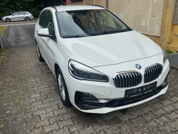 BMW 218