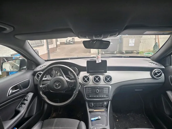 Mercedes-Benz GLA 180