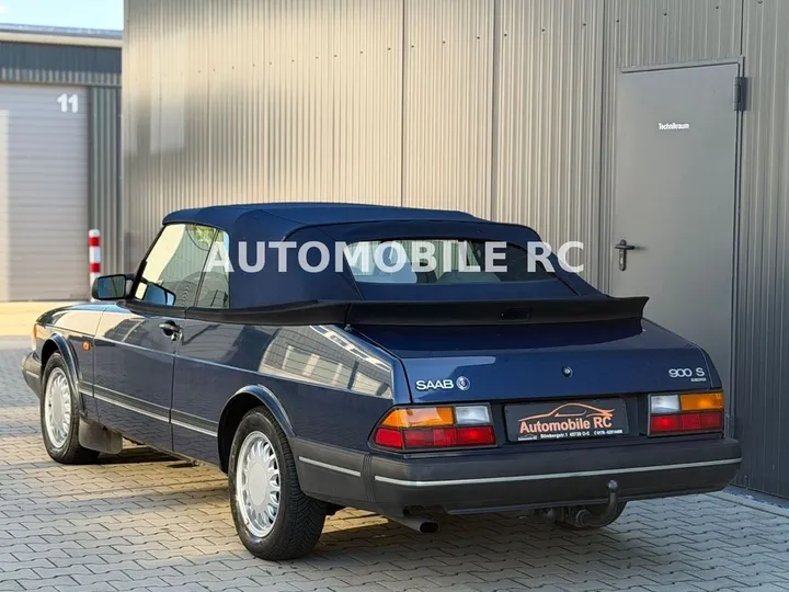 Saab 900