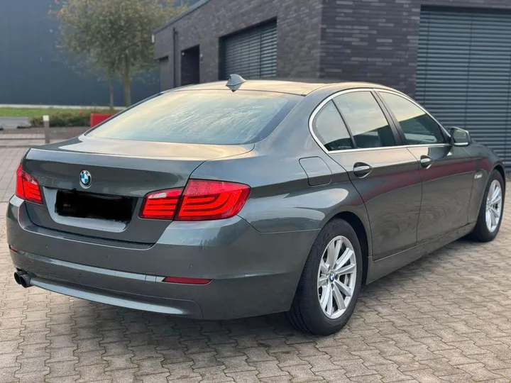 BMW 523