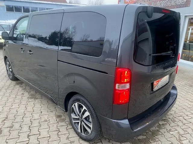 Peugeot Traveller