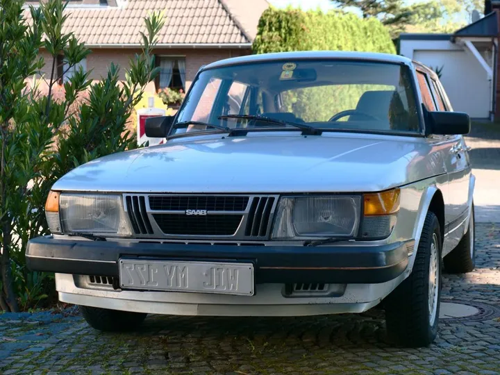 Saab 900