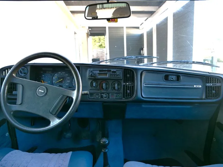 Saab 900