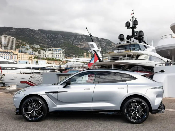 Aston Martin DBX