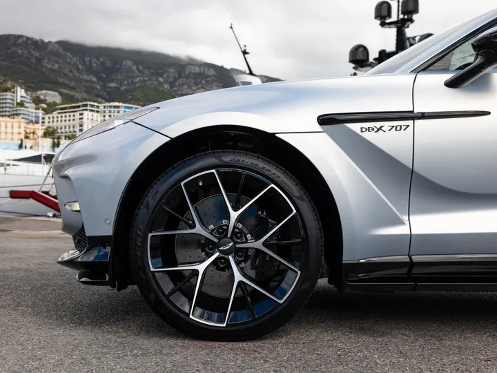 Aston Martin DBX