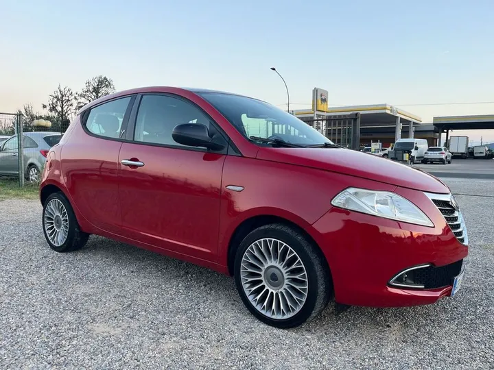 Lancia Ypsilon