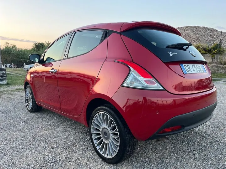 Lancia Ypsilon