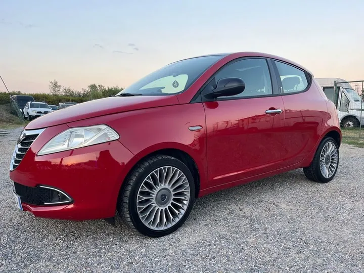 Lancia Ypsilon