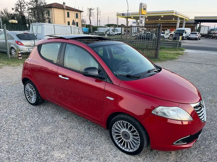 Lancia Ypsilon