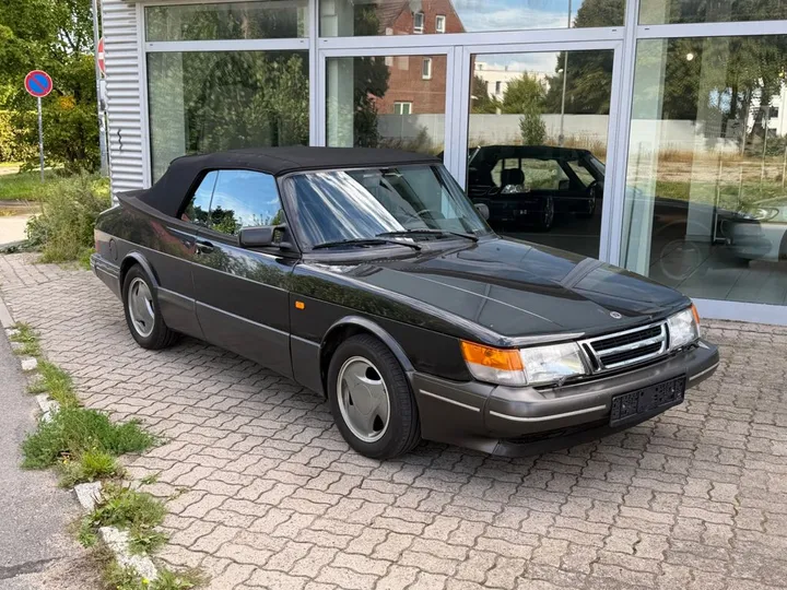 Saab 900