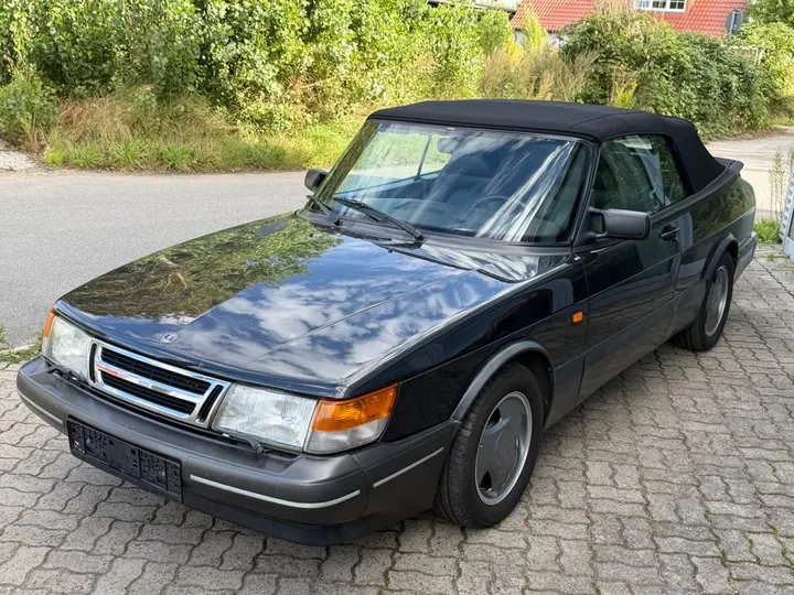 Saab 900
