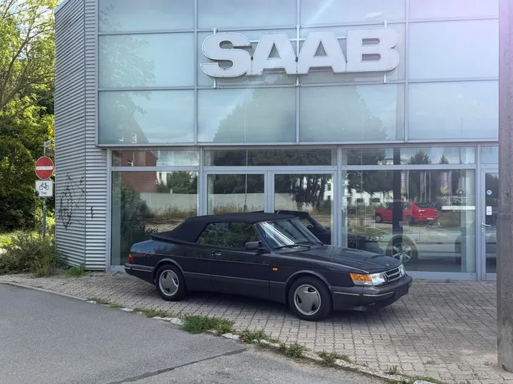 Saab 900