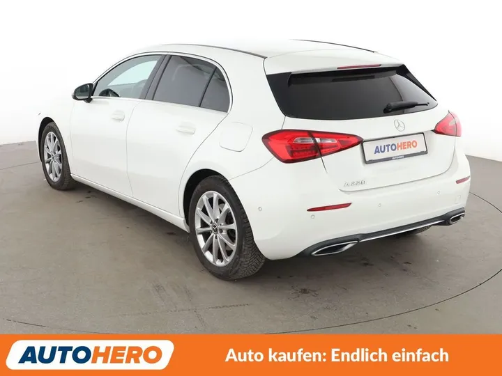 Mercedes-Benz A 220