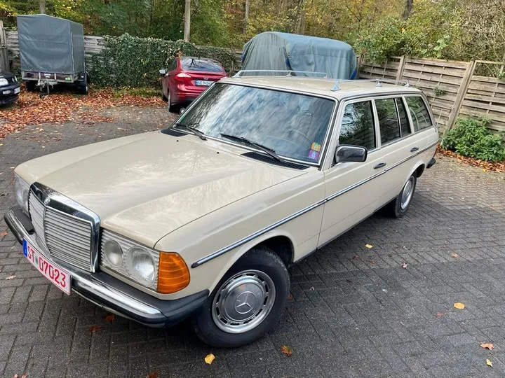 Mercedes-Benz 230