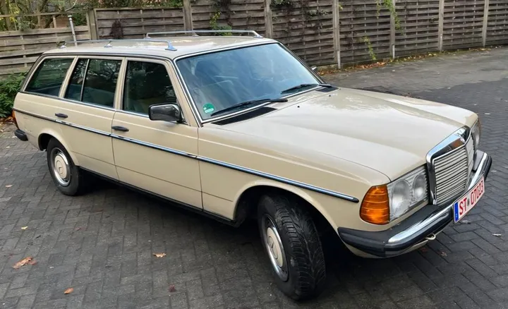 Mercedes-Benz 230