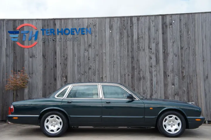 Jaguar XJ