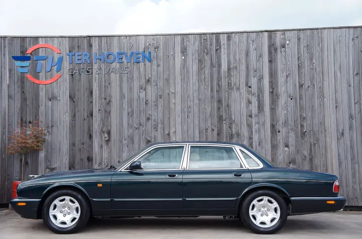 Jaguar XJ
