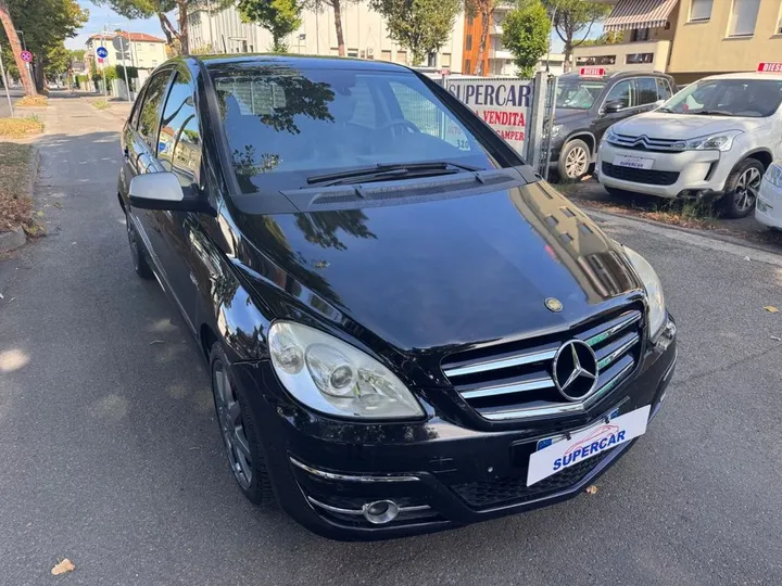 Mercedes-Benz B 200