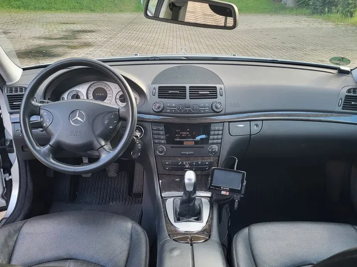 Mercedes-Benz E 200