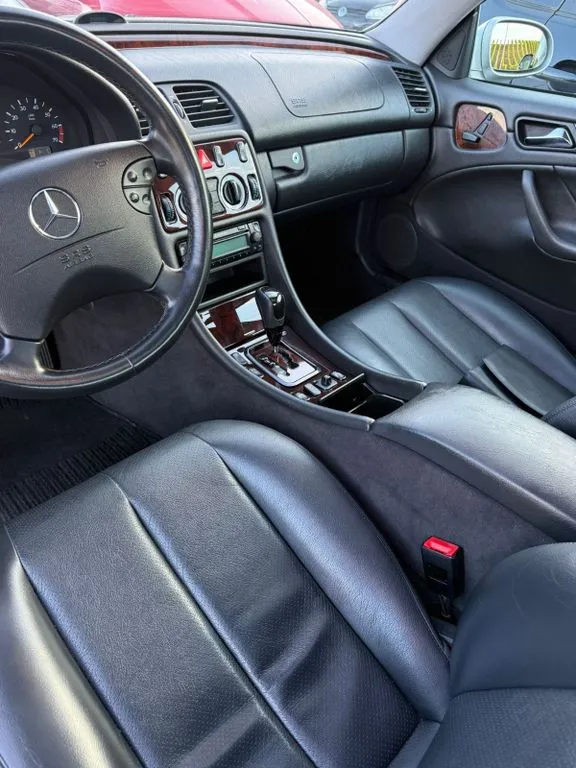 Mercedes-Benz CLK 230