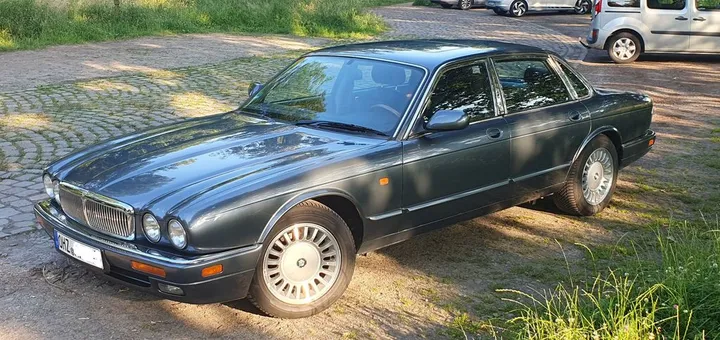Jaguar XJ