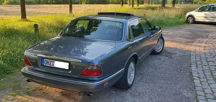 Jaguar XJ