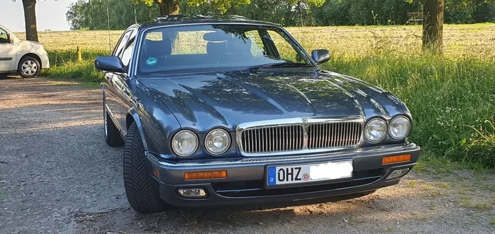 Jaguar XJ