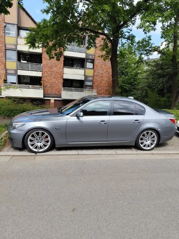 BMW 523