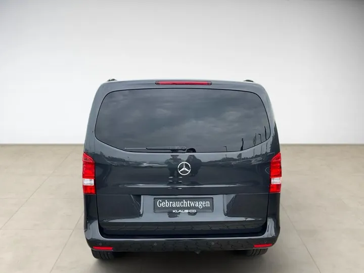 Mercedes-Benz V 220
