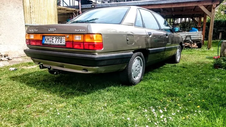 Audi 200