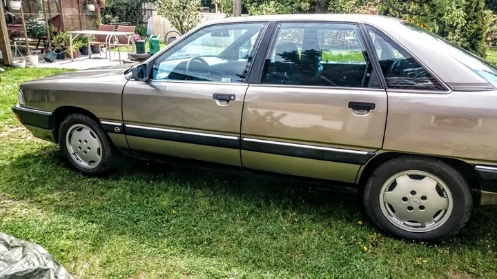 Audi 200