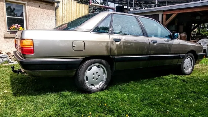 Audi 200