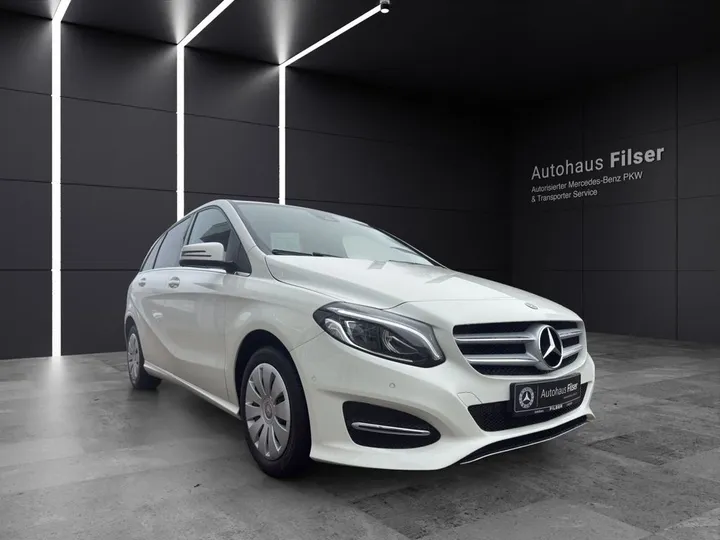 Mercedes-Benz B 180
