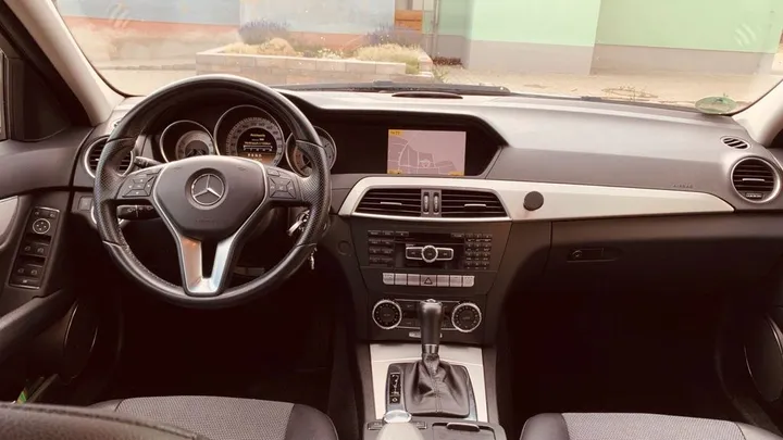 Mercedes-Benz C 220