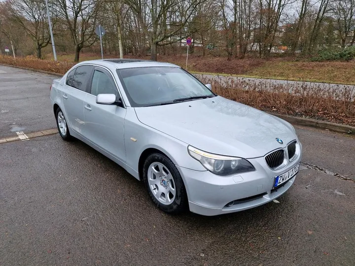 BMW 523