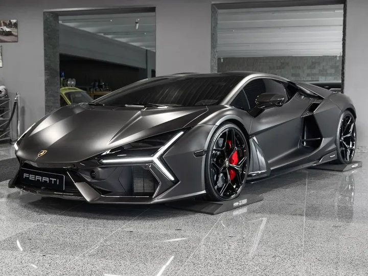 Lamborghini Revuelto