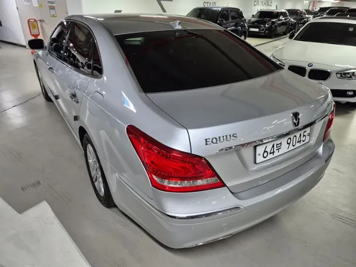 Hyundai Equus