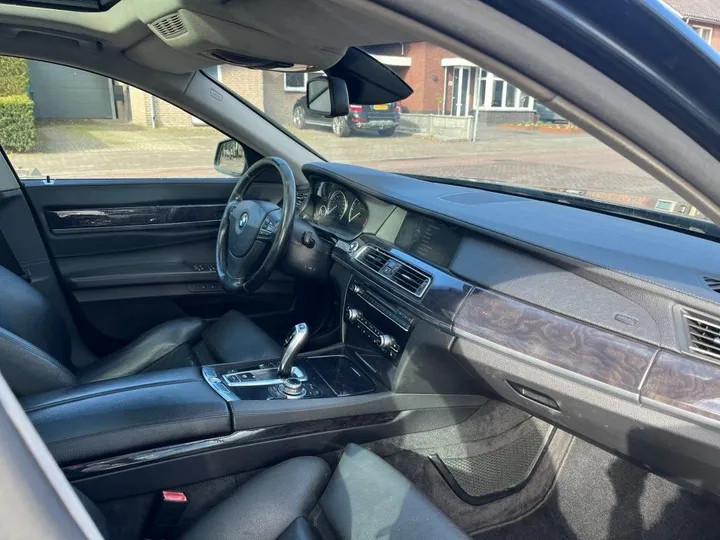 BMW 730