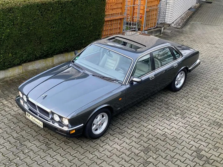 Jaguar XJ6