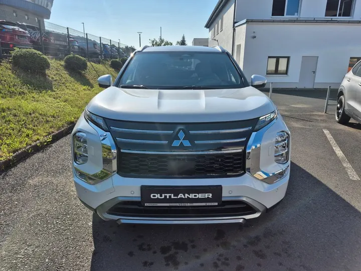 Mitsubishi Plug-in Hybrid Outlander